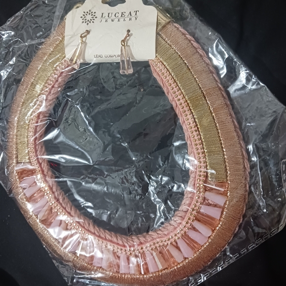 NEW Women pink statment big necklace set - Picture 4 of 7